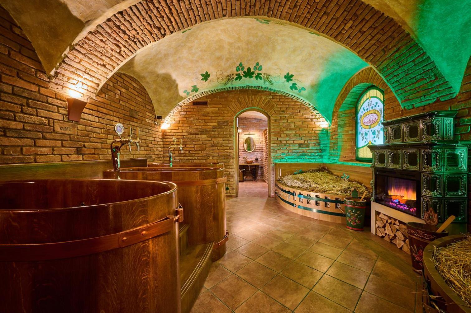 Spa Beerland - At The Golden Lamb Plzen Exterior photo